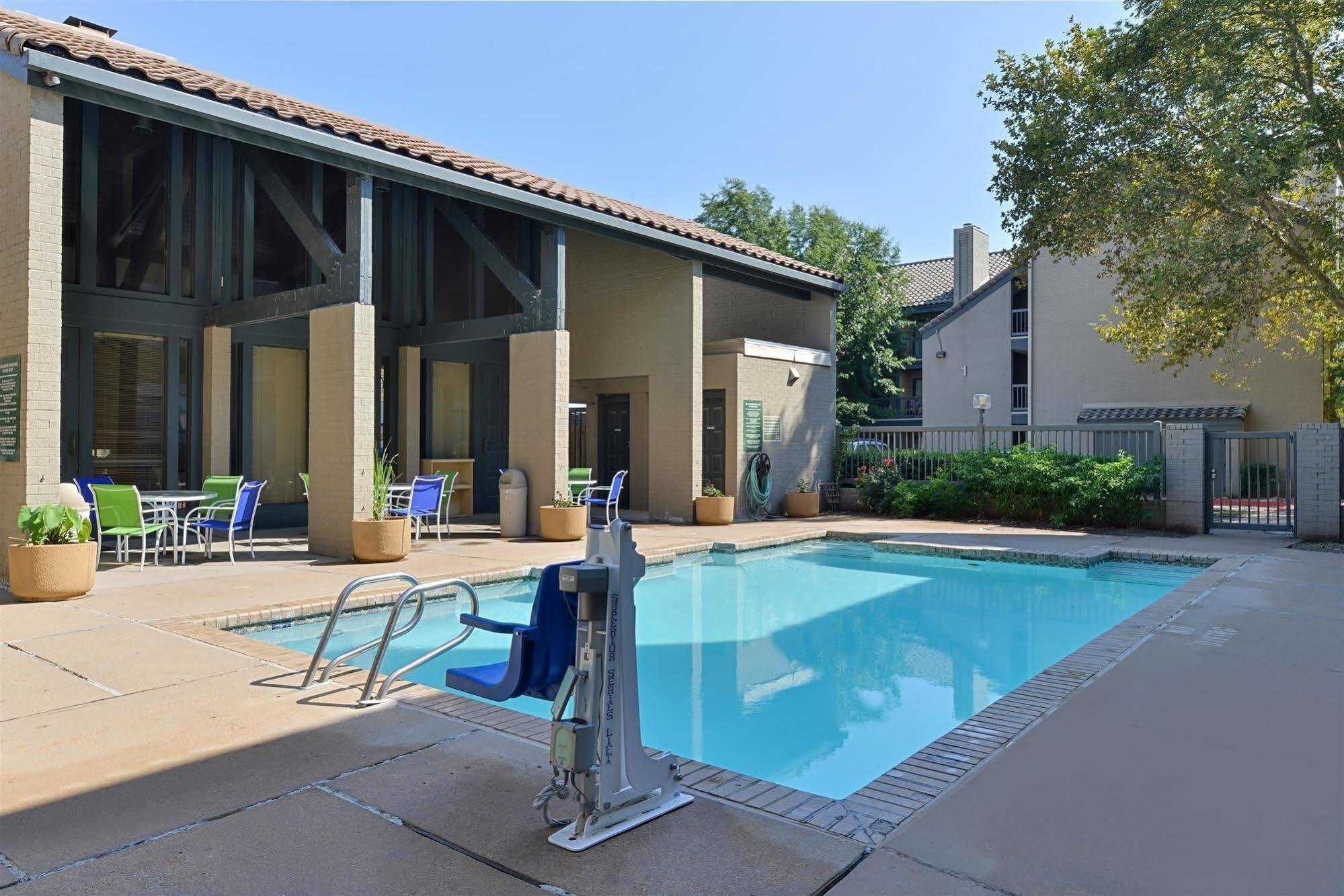 Americas Best Value Inn & Suites Extended Stay - Tulsa Bagian luar foto